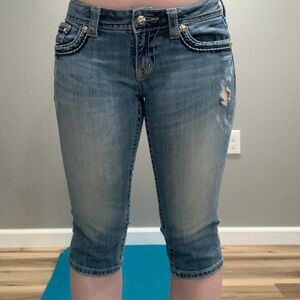 Size 28, Miss Me Capri Jeans